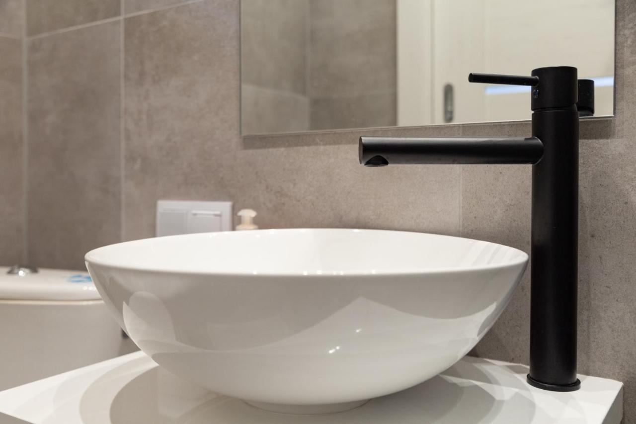 Appartamento Shy But Shining! Lovely, Stylish & Fully Equipped. Cracovia Esterno foto